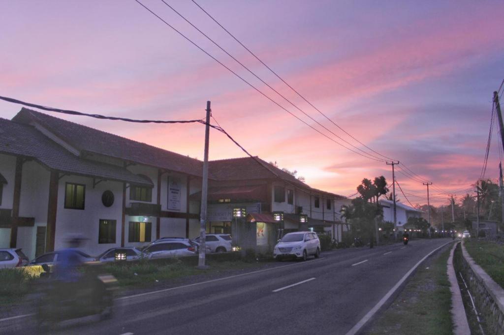 77 Sunset Plaza Hotel Cisolok Exterior foto